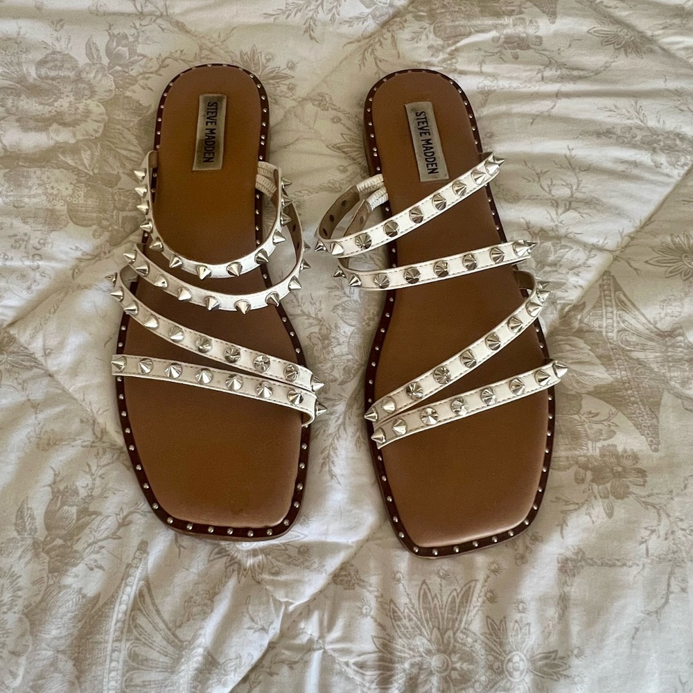 Steve Madden White and Brown Strappy Sandals